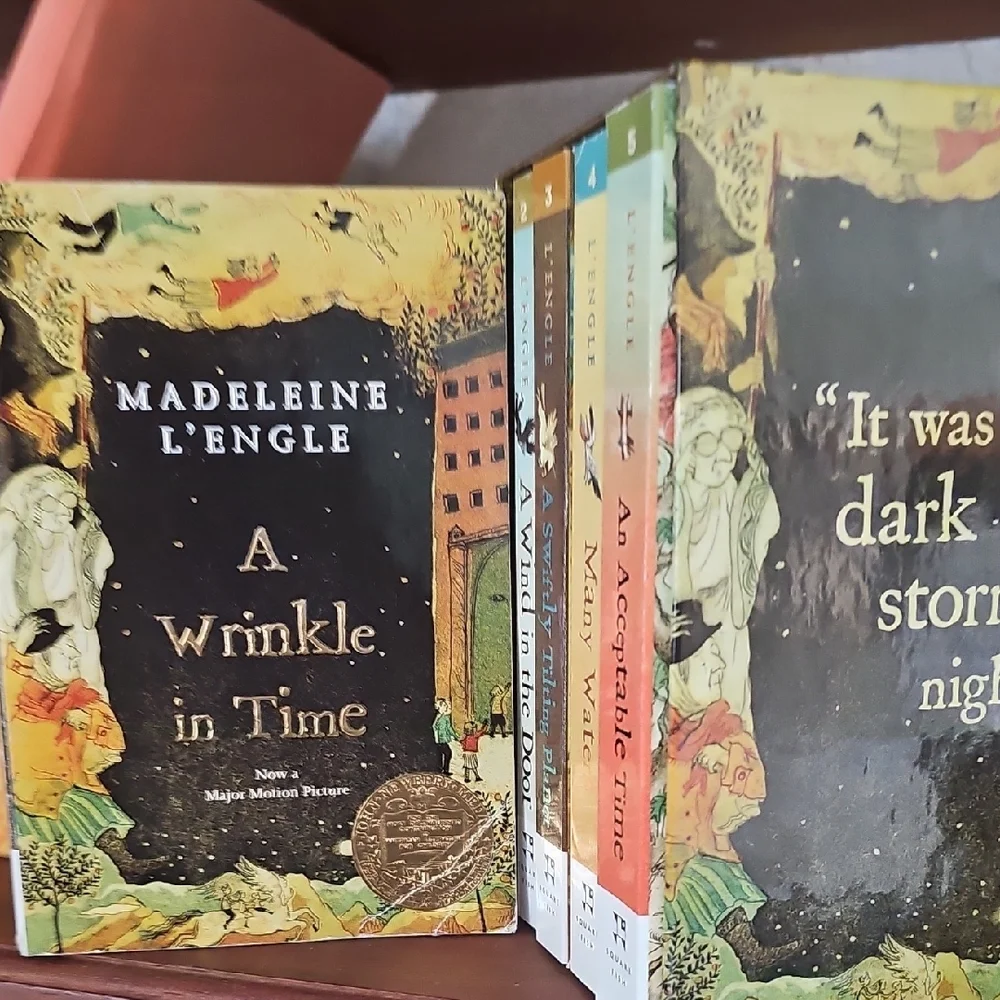 Wrinkle In Time Book Set - Picture 9 of 10